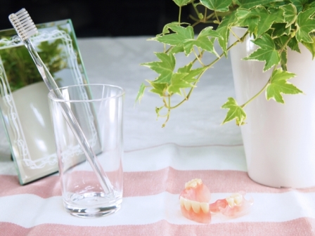 歯ブラシと入れ歯